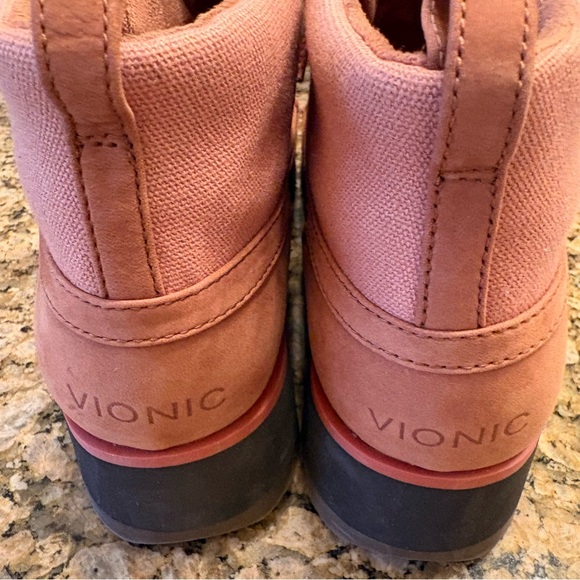 Vionic boots - Picture 6 of 7